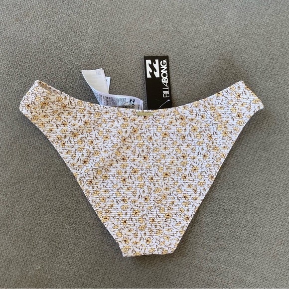 NWT Billabong Summer Love Cheeky Bikini Bottom sold out online!!! - Picture 3 of 3